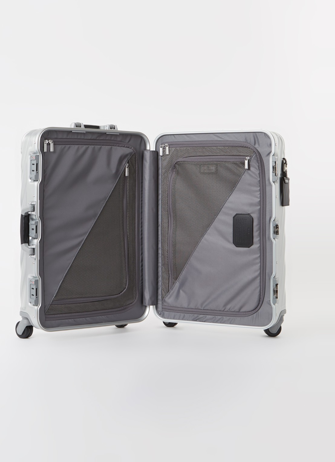 TUMI 19 Degree Short Trip spinner 66 cm  - detail 3 zilver