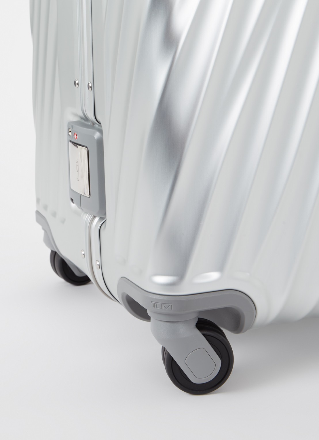 TUMI 19 Degree Trunk spinner 87 cm - detail 3 zilver