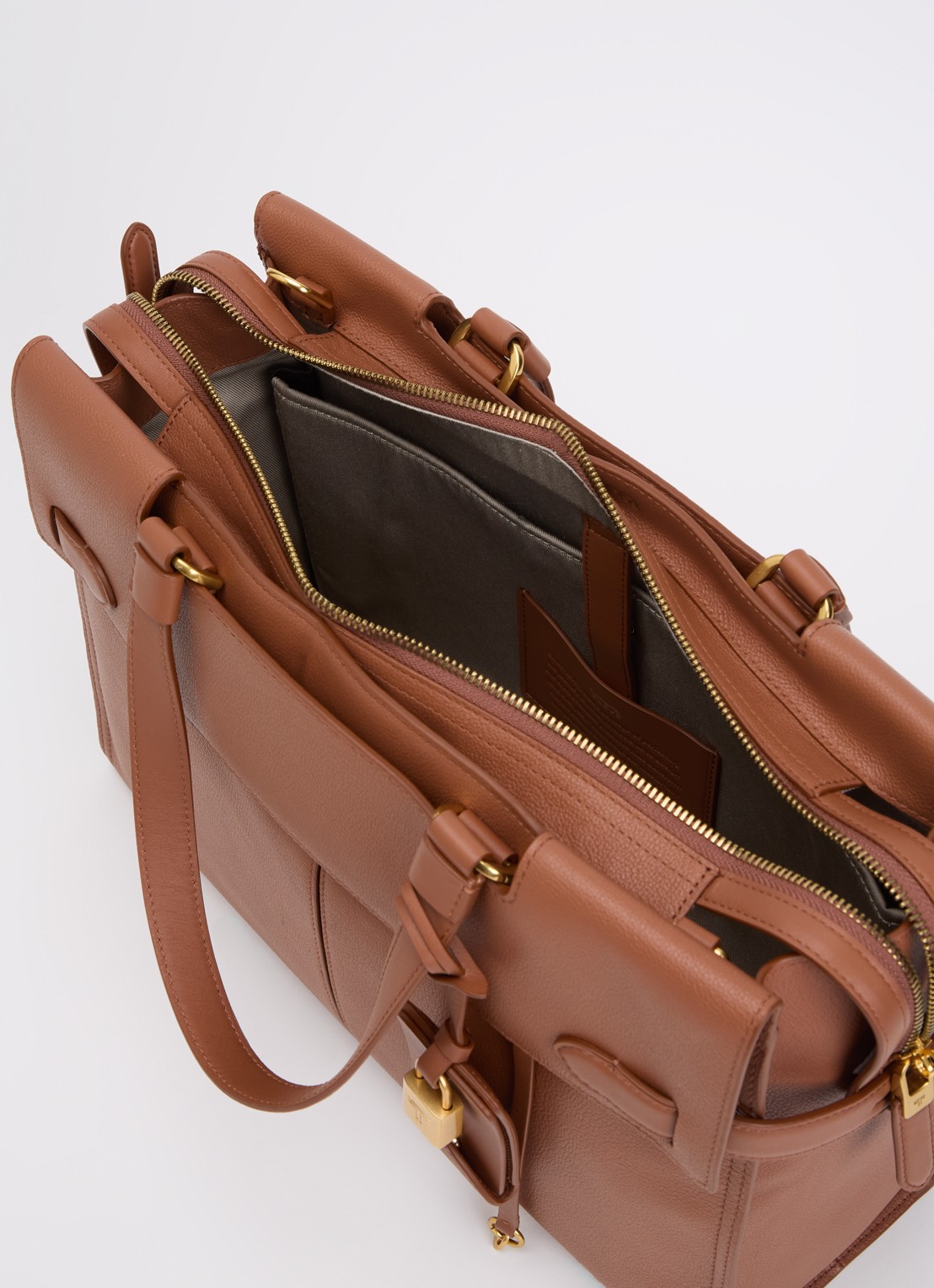 TUMI Agent Medium businesstas van leer met 13 inch laptopvak - unisex - detail 4 cognac