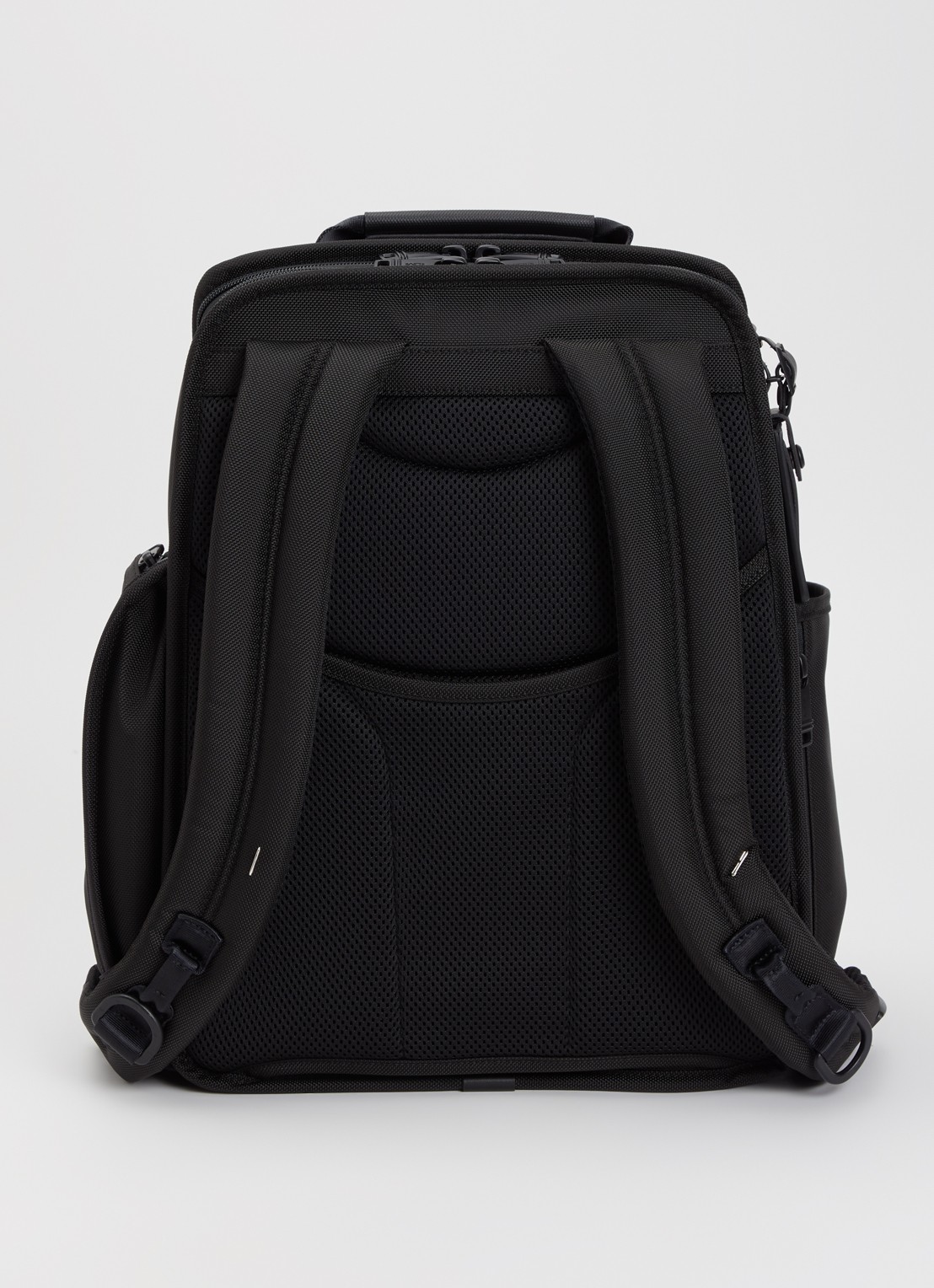 TUMI Alpha 3 Compact Brief Pack rugzak met 15 inch laptopvak - achterkant 3 zwart