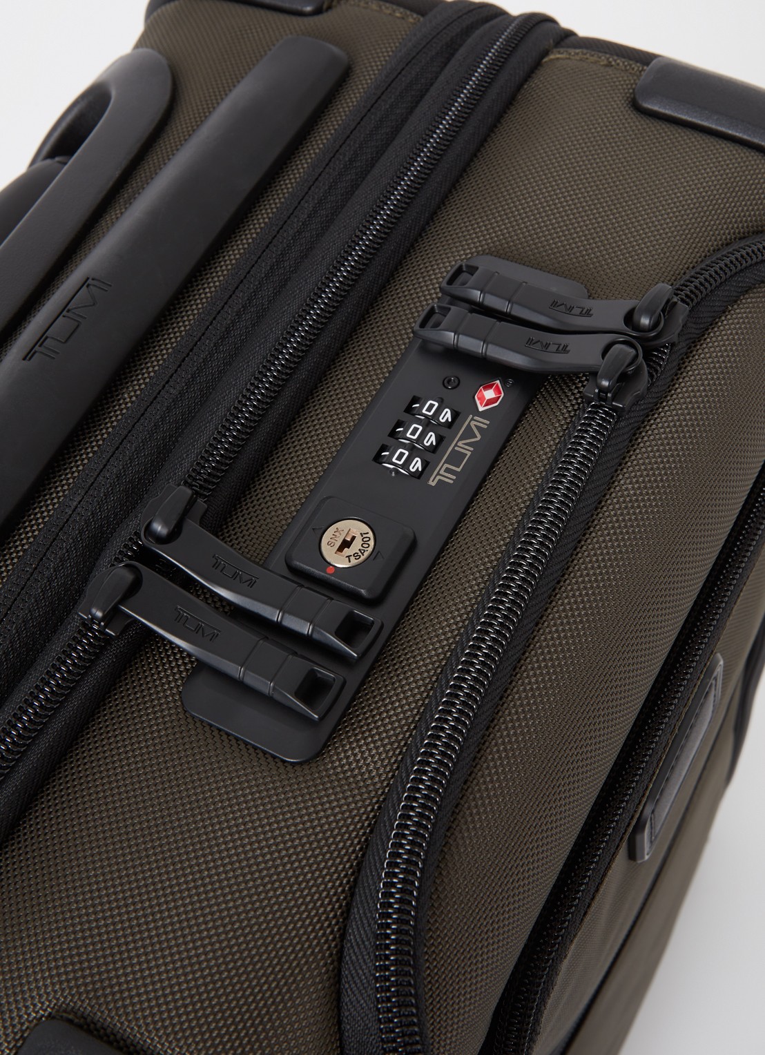 TUMI Alpha 3 International Dual spinner 56 cm - detail 3 olijfgroen
