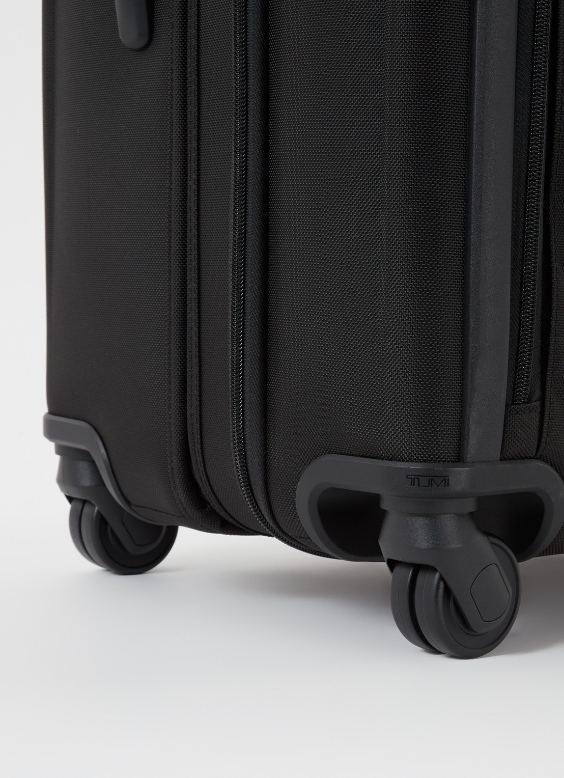 TUMI Alpha 3 Medium Trip vergrootbare spinner 73 cm  - detail 4 zwart