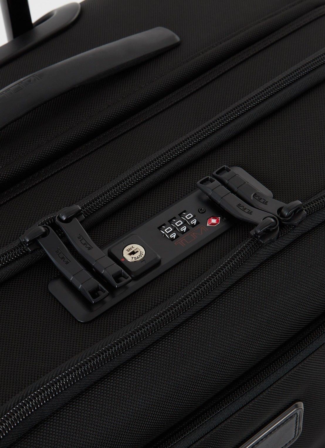 TUMI Alpha 3 Medium Trip vergrootbare spinner 73 cm  - detail 6 zwart