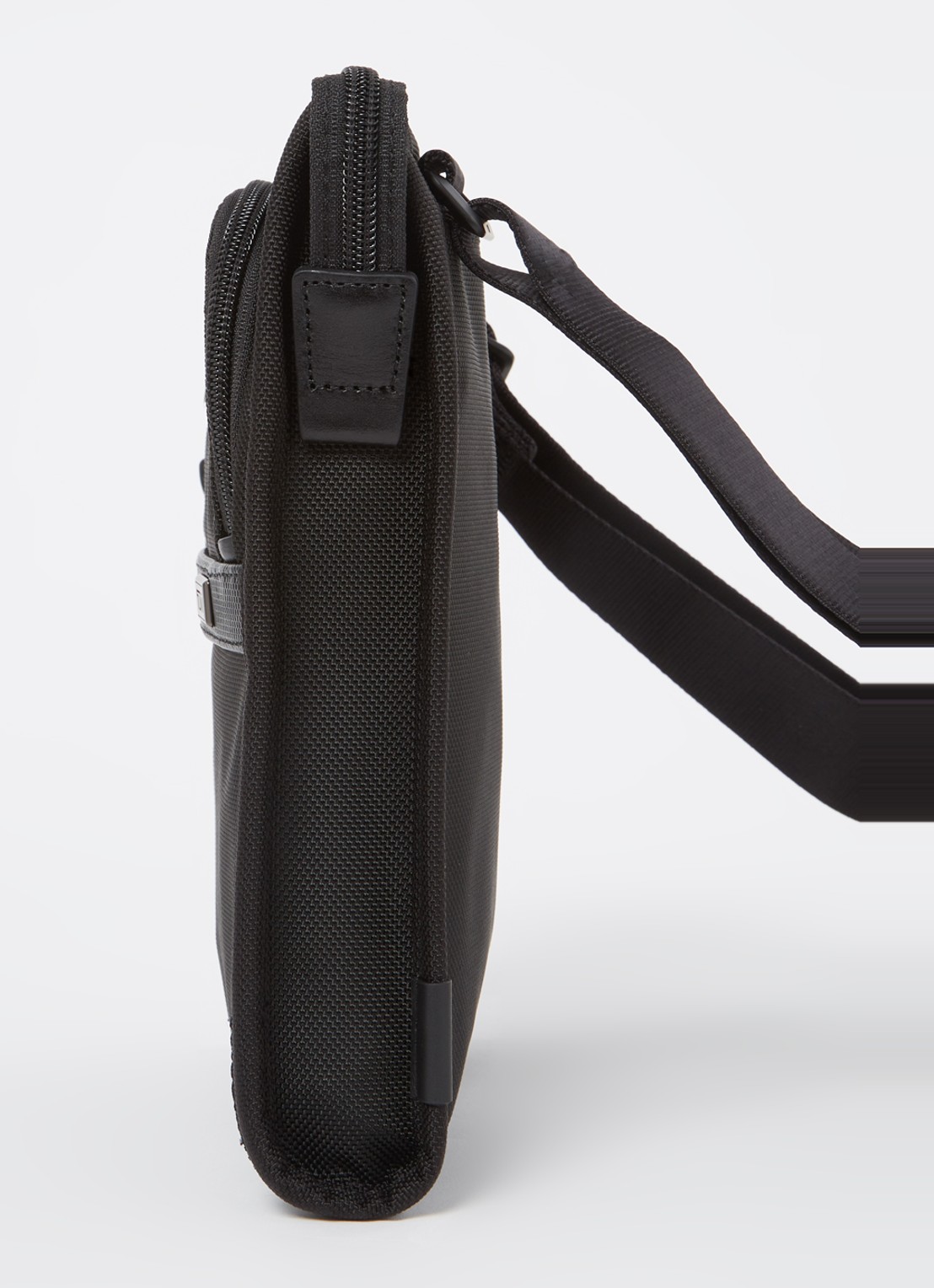 TUMI Alpha 3 Pocket crossbodytas met leren details - detail 4 zwart