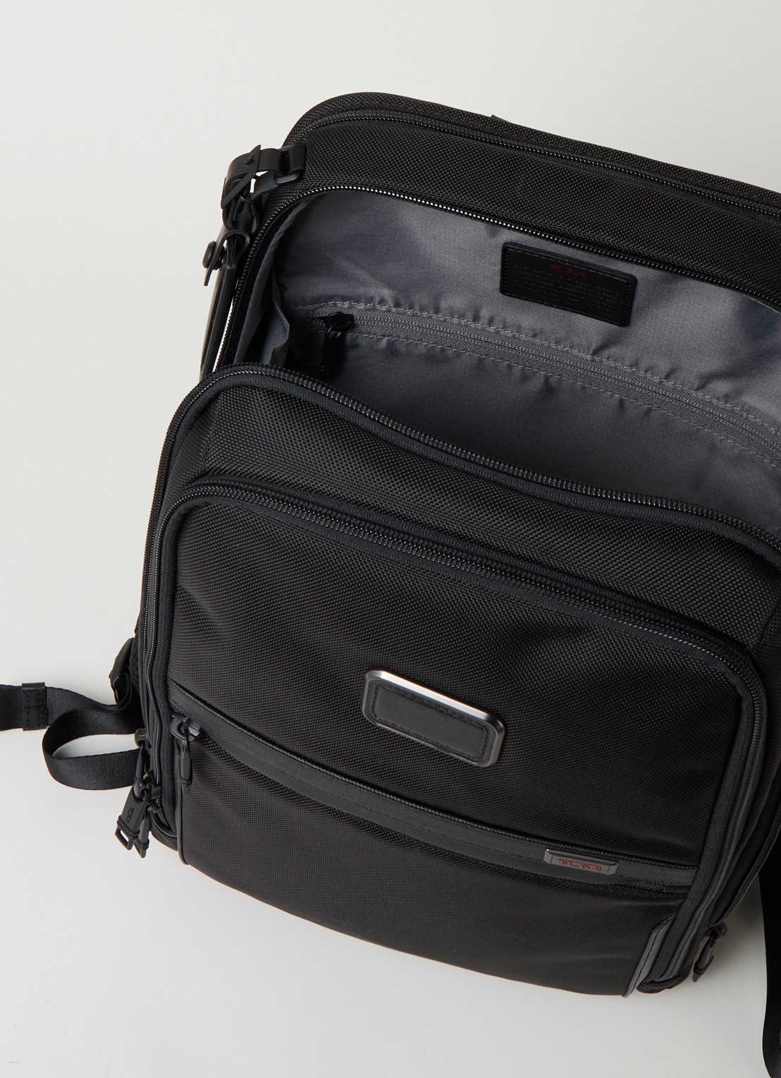TUMI Alpha 3 Slim rugzak met 15 inch laptopvak - detail 3 zwart