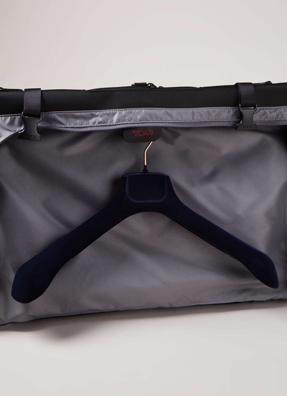 TUMI Alpha 3 Tri-Fold weekendtas - detail 6 zwart