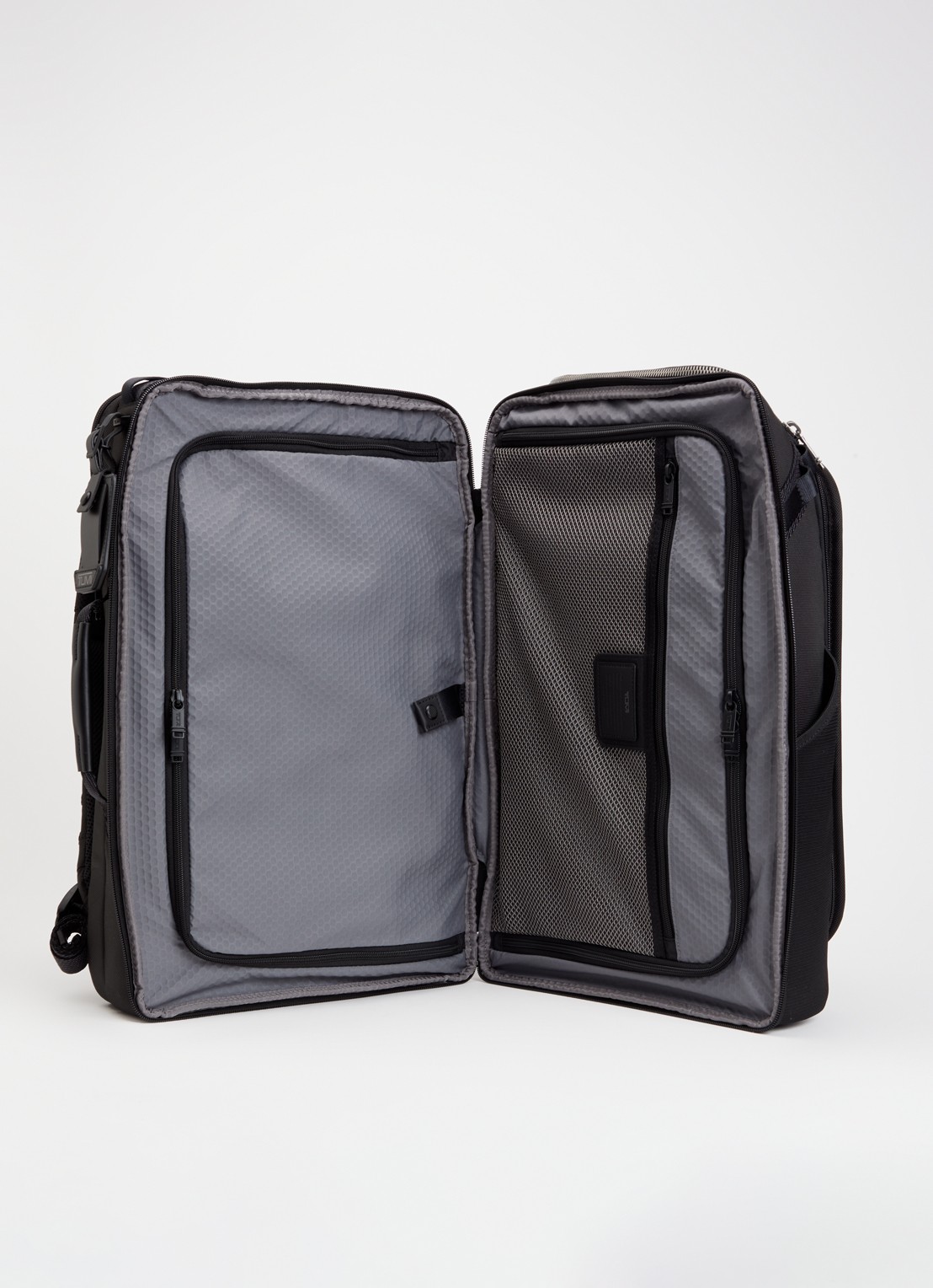 TUMI Alpha Bravo Detrick rugzak met 17 inch laptopvak - detail zwart