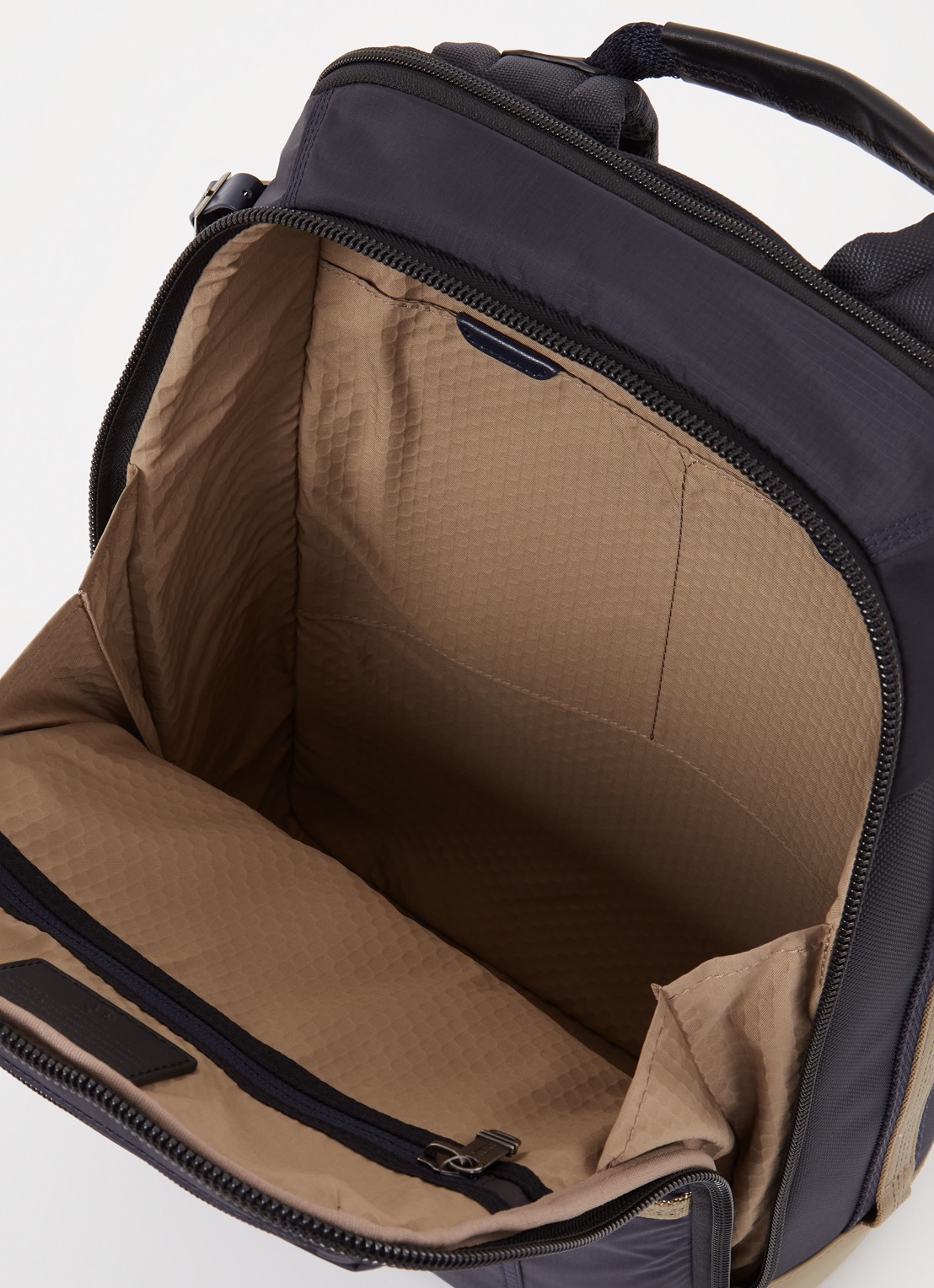 TUMI Alpha Bravo Dynamic rugzak met 15 inch laptopvak - detail donkerblauw