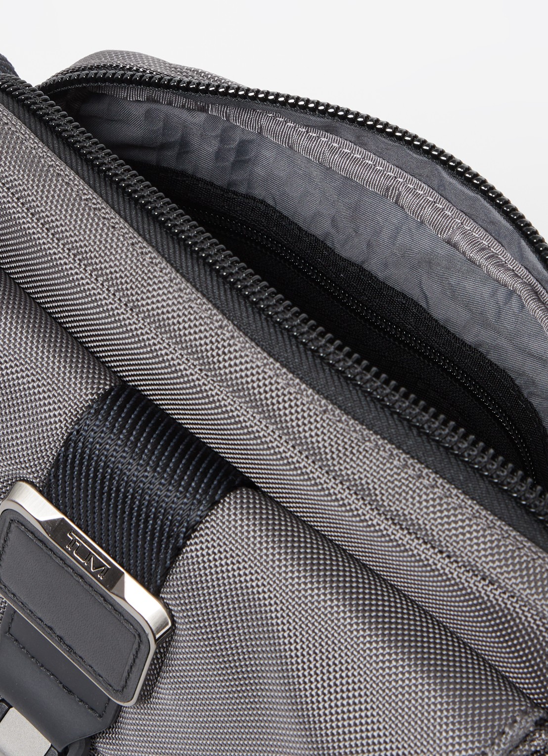 TUMI Alpha Bravo Junior crossbodytas met verstelbare schouderriem - detail 2 grijs