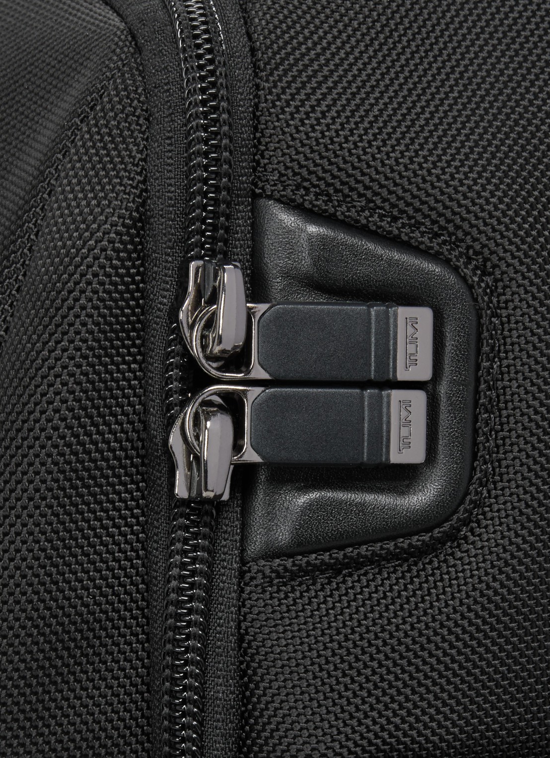 TUMI Alpha Medium businesstas met 15 inch laptopvak - detail 4 zwart