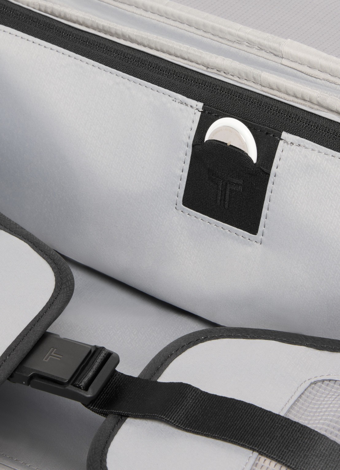 TUMI Alpha spinner 55 cm - detail donkergroen