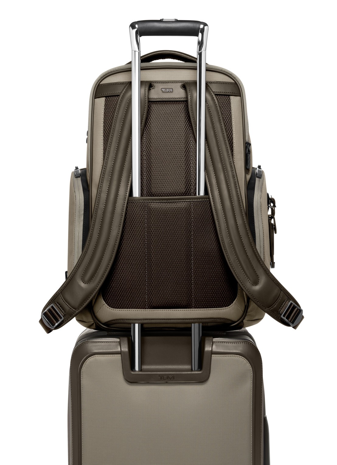 TUMI Arrive' Barker rugzak met 16 inch laptopvak - detail 3 taupe