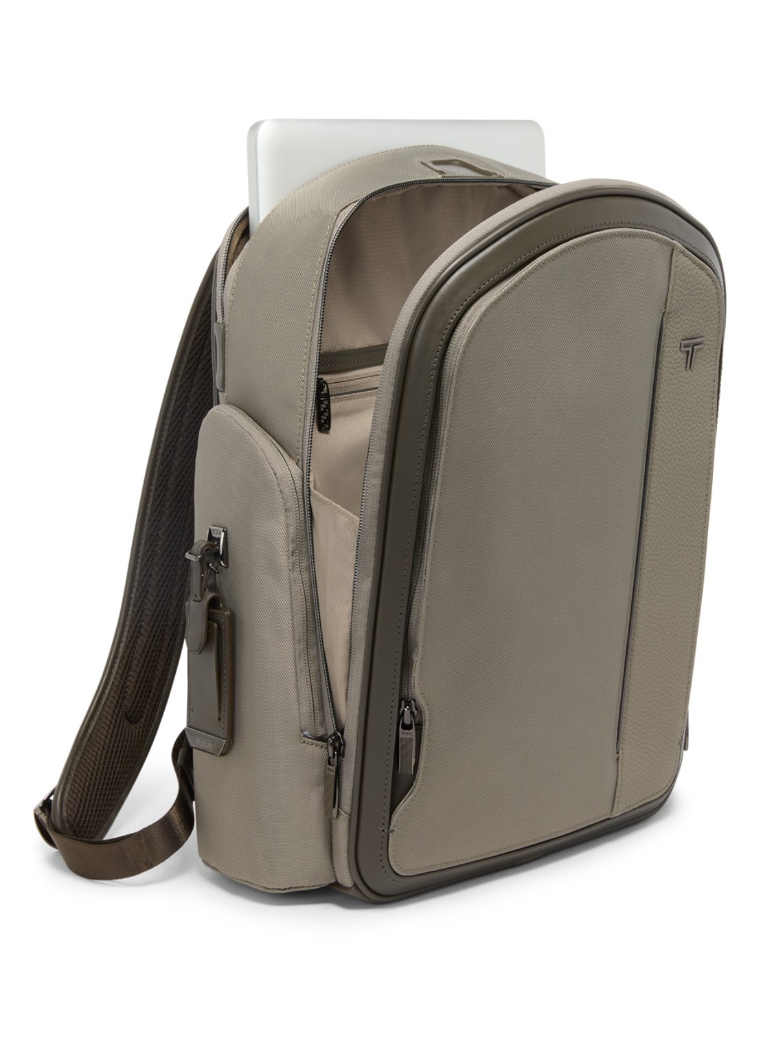 TUMI Arrive' Larson rugzak met 16 inch laptopvak - voorkant 2 taupe