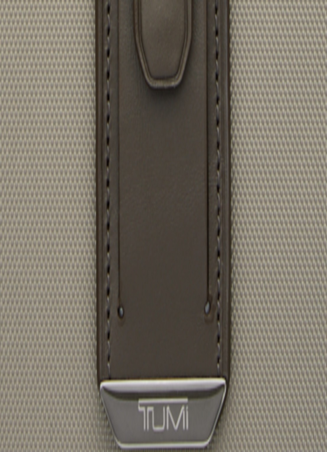TUMI Arrive' Messina heuptas met logo - detail 2 taupe