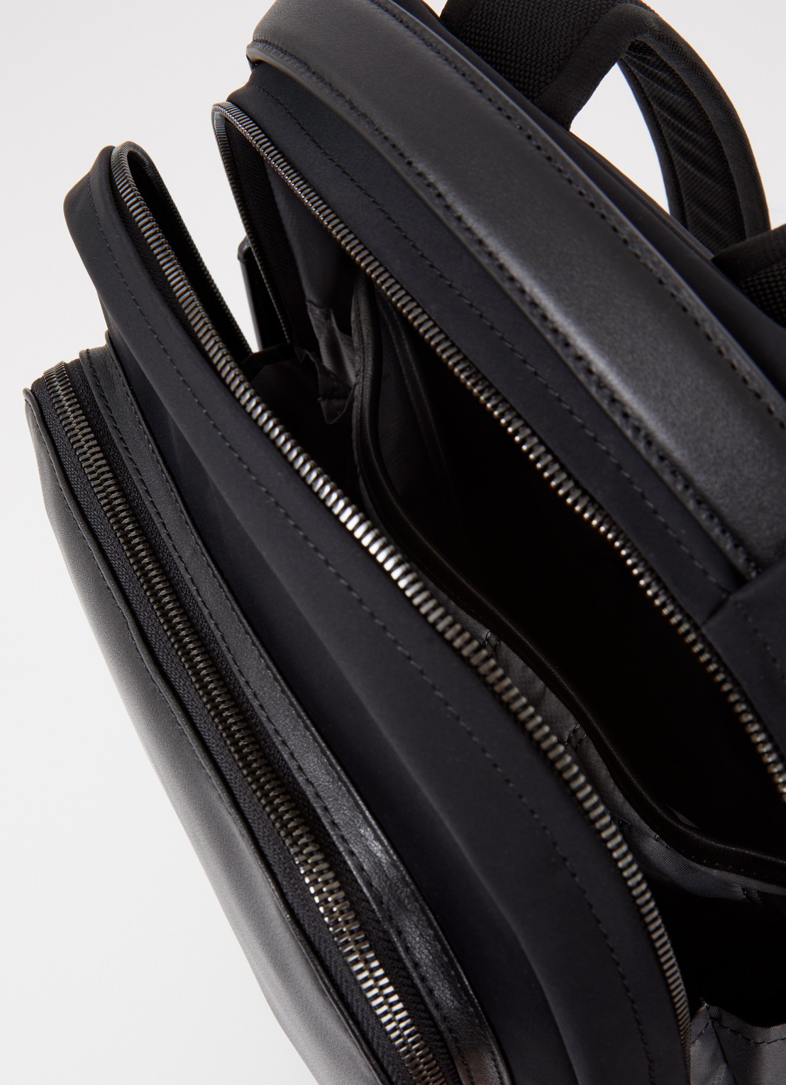 TUMI Harrison Bradner rugzak met leren details en 14 inch laptopvak - detail 2 zwart