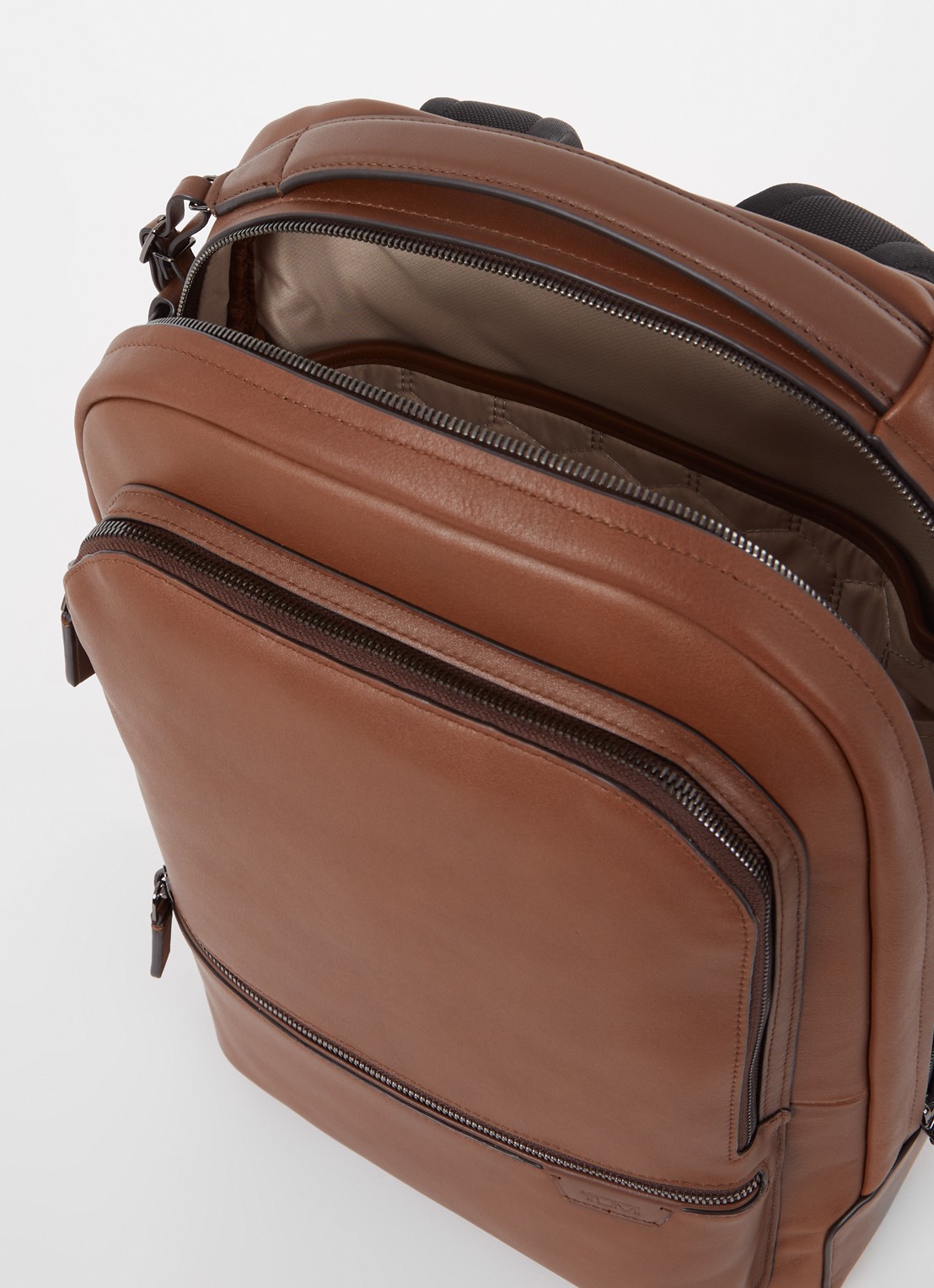 TUMI Harrison Bradner rugzak van leer met 14 inch laptopvak - detail 2 cognac
