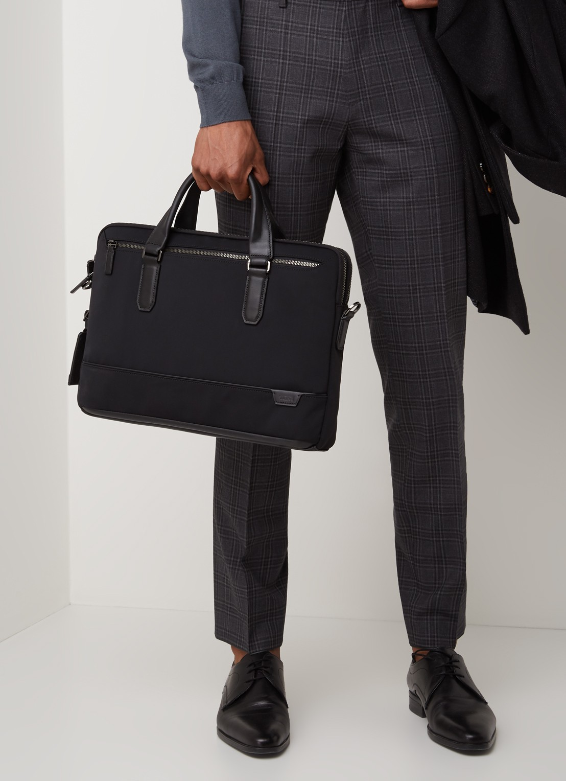 TUMI Sycamore businesstas met 14 inch laptopvak - unisex - voorkant 4 zwart