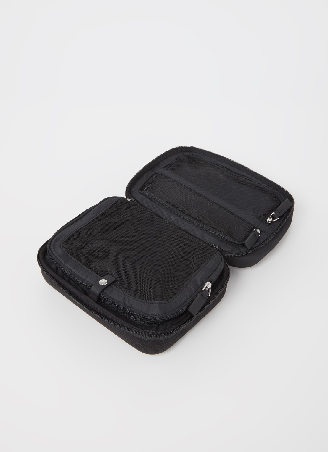 TUMI Toilettas met logo - detail zwart