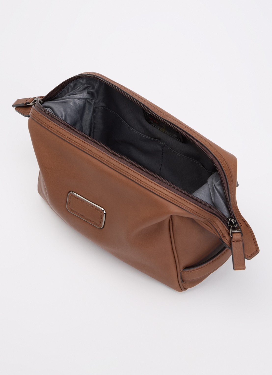 TUMI Toilettas van leer met logo - voorkant 2 cognac
