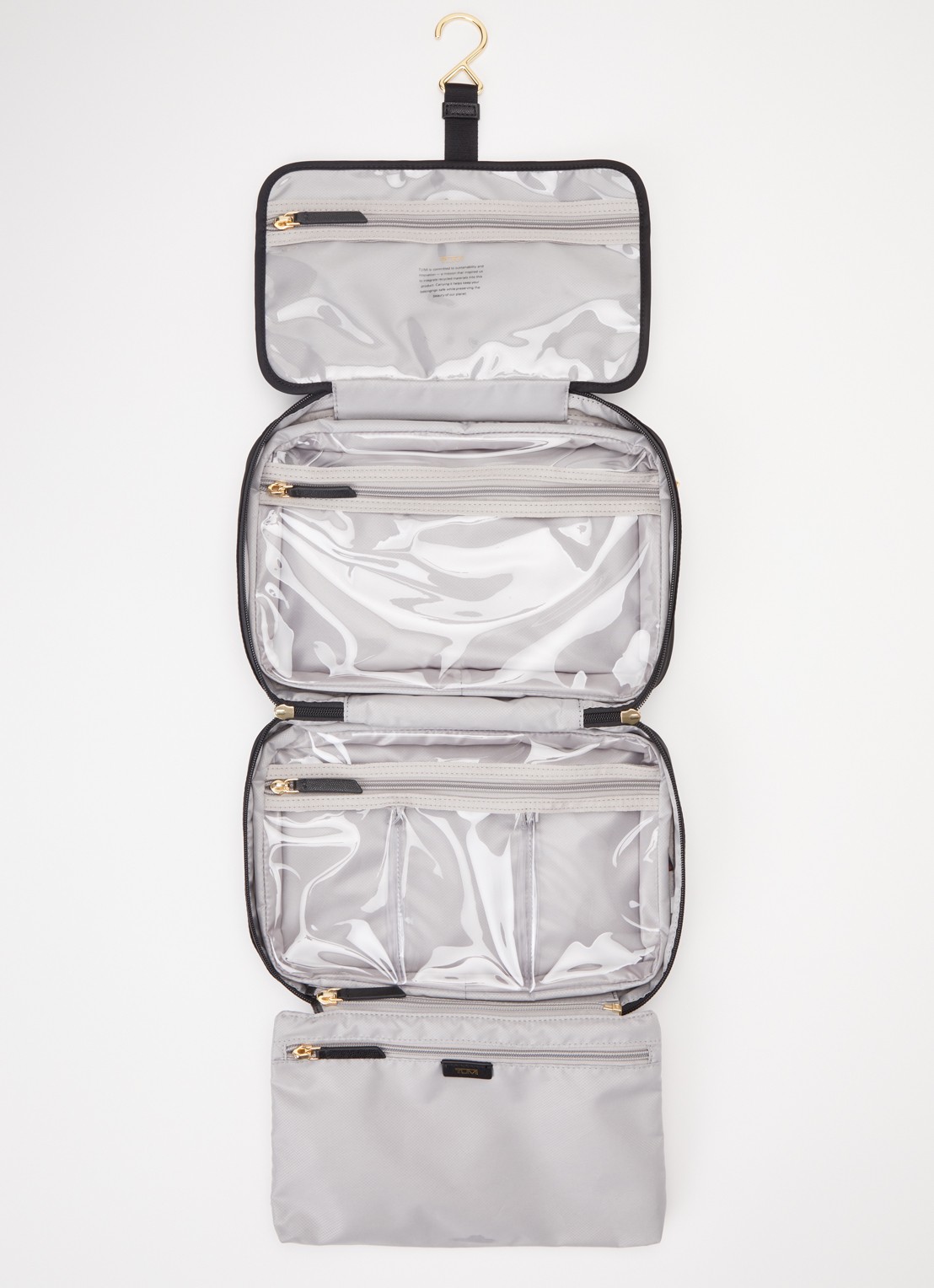 TUMI Voyageur Madeline toilettas met logo - detail zwart