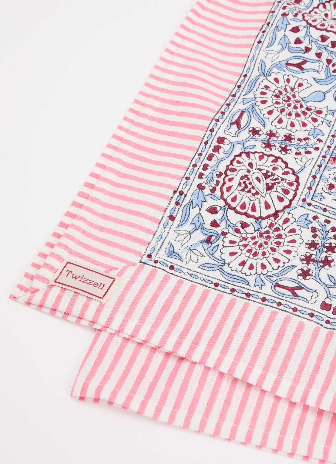 Twizzell Tafelkleed van katoen 3 x 1,7 meter  - voorkant 2 roze