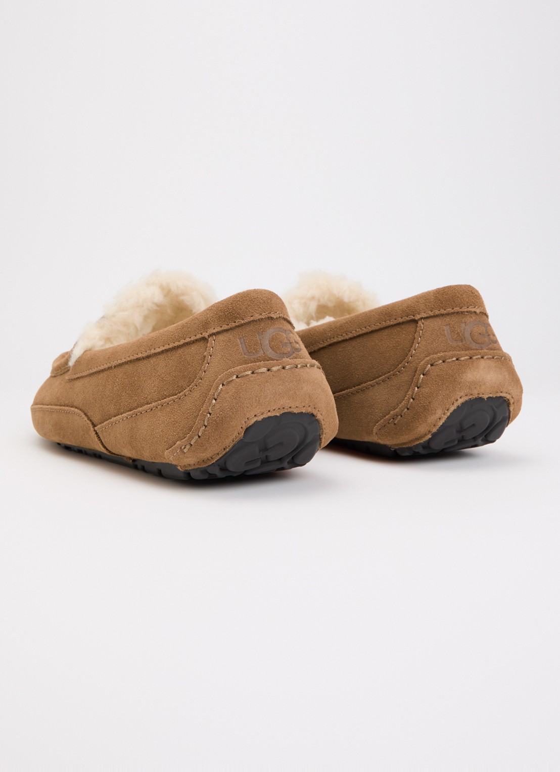 UGG Ascot instapper van suède - achterkant 2 cognac