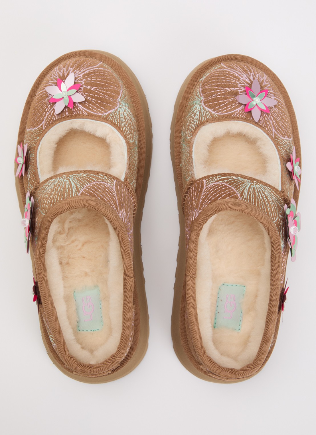 UGG Bea Mary Jane Meadow instapper van suède - detail 2 donkerbeige