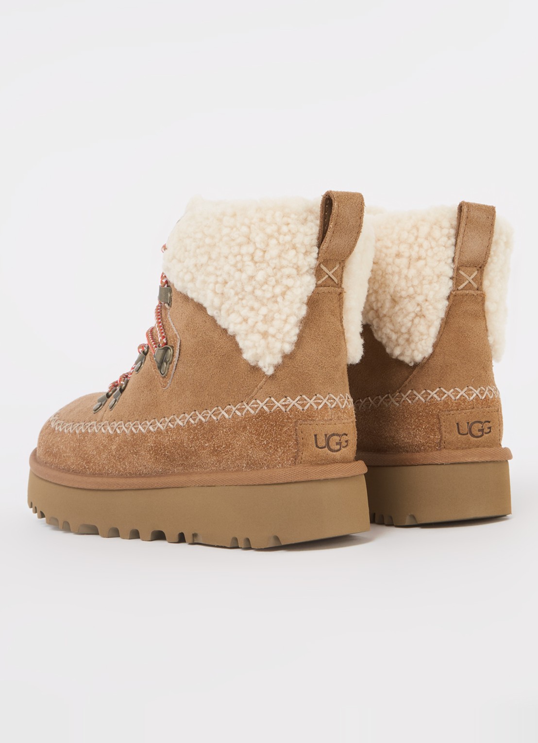 UGG Classic Alpine Lace-Up veterboot van suède - achterkant camel