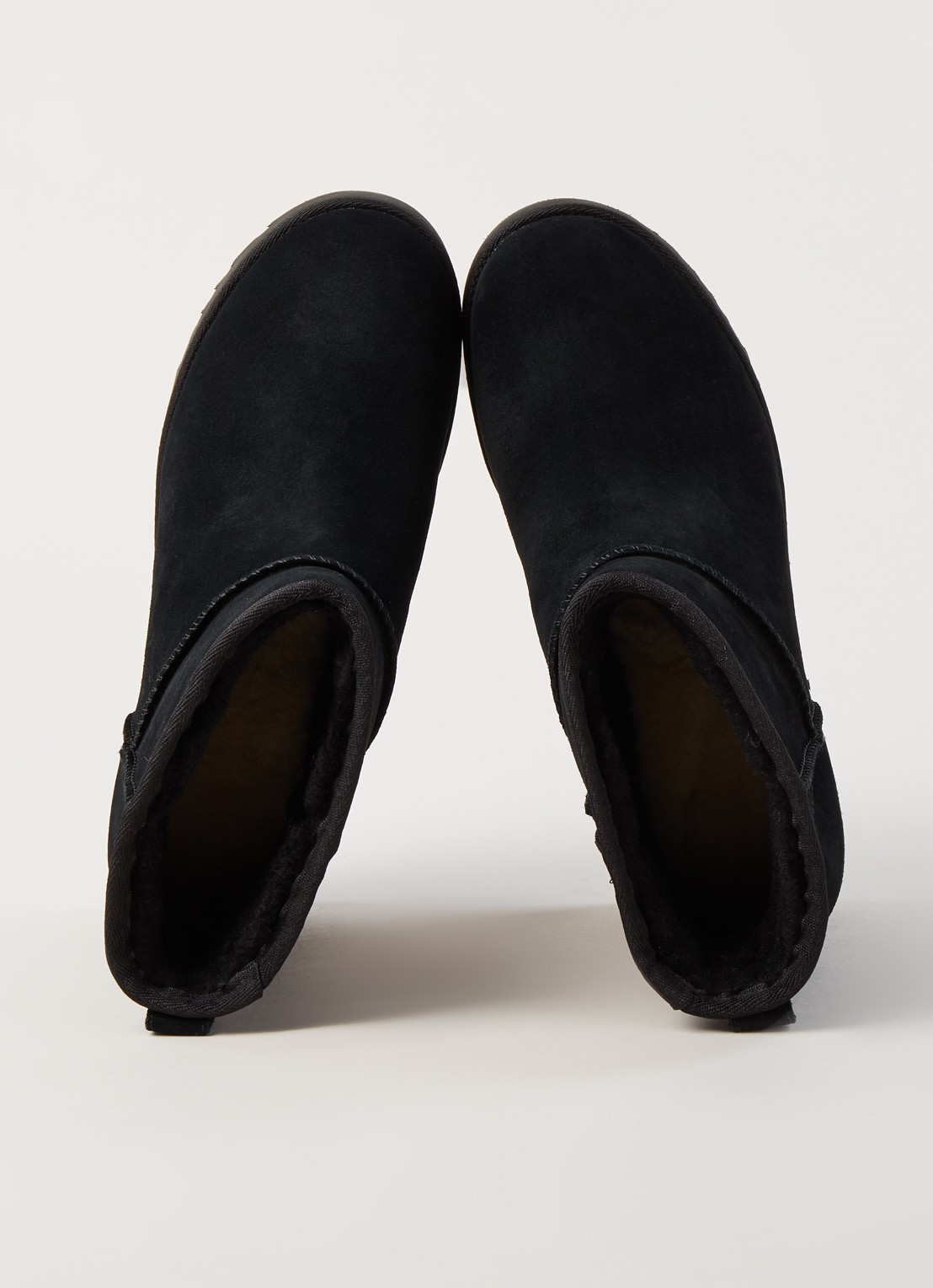 UGG Classic Femme Mini enkellaarsje van suède - detail 4 zwart