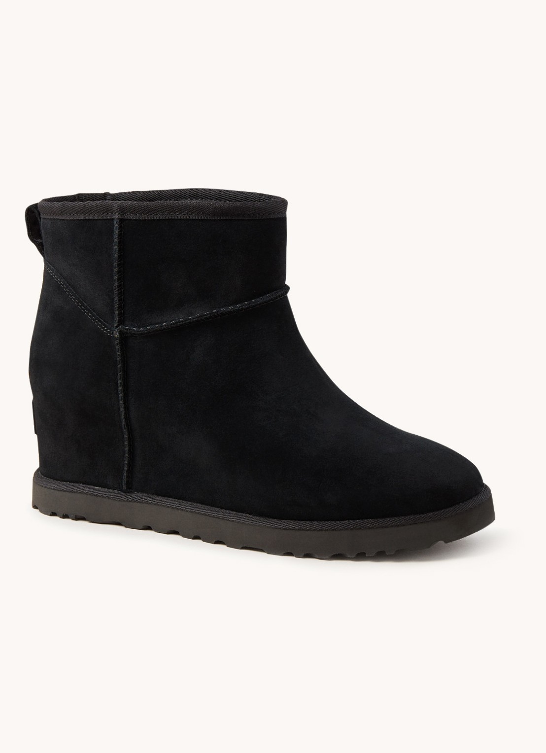 UGG Classic Femme Mini enkellaarsje van suède - voorkant zwart