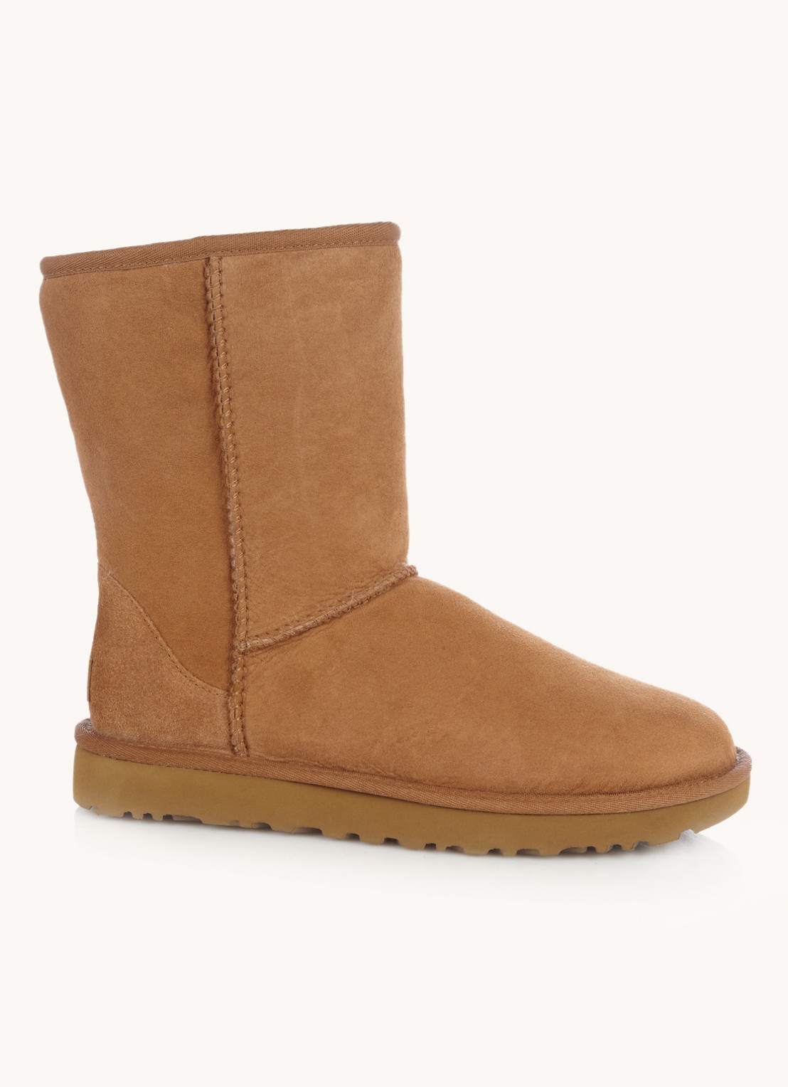 UGG Classic II Short enkellaarsje van suède - voorkant 4 cognac