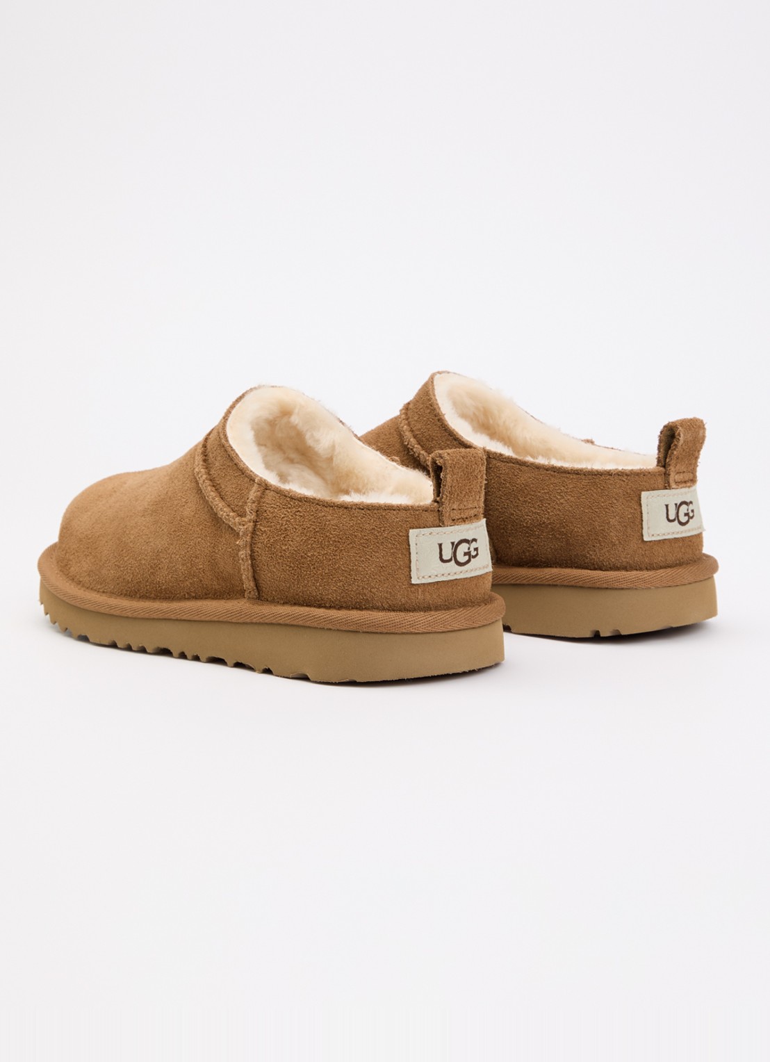 UGG Classic Micro instapper van suède - achterkant hazelnootbruin