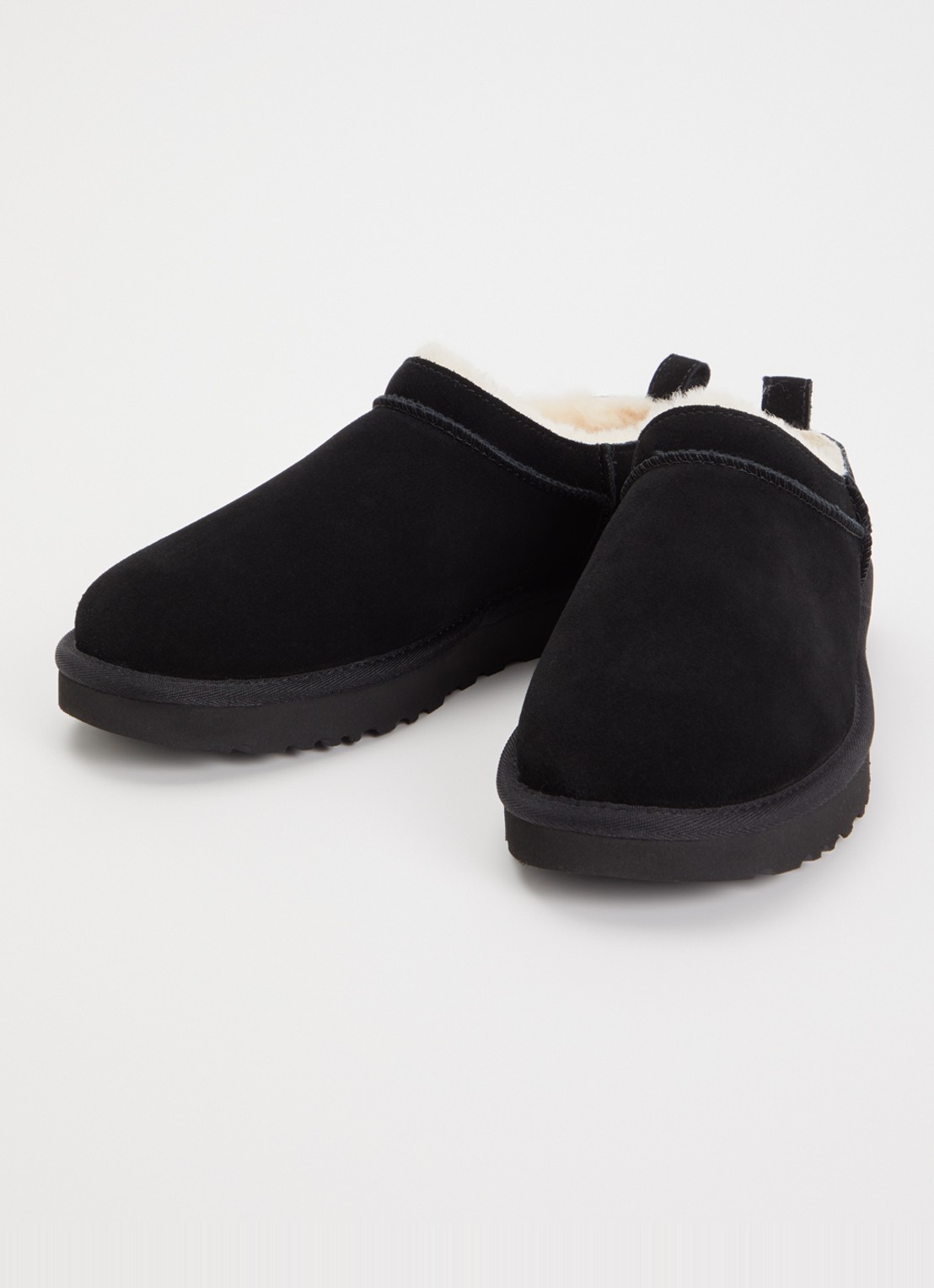 UGG Classic Micro instapper van suède - detail zwart