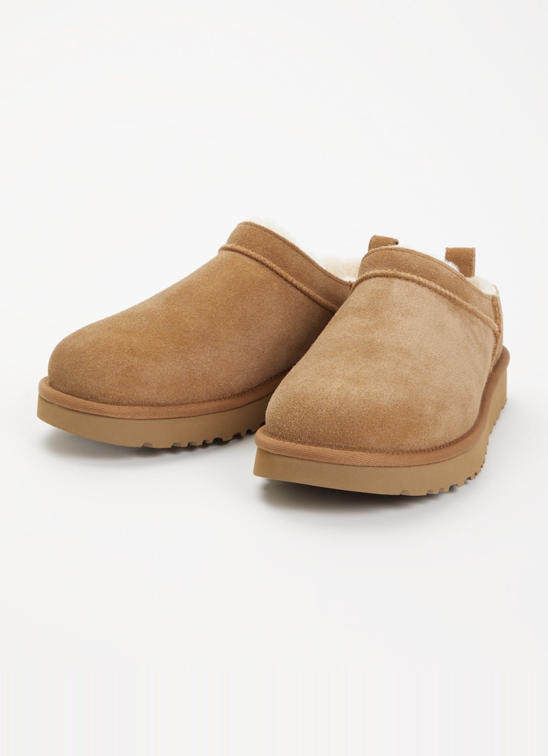 UGG Classic Micro instapper van suède - detail 2 roestbruin