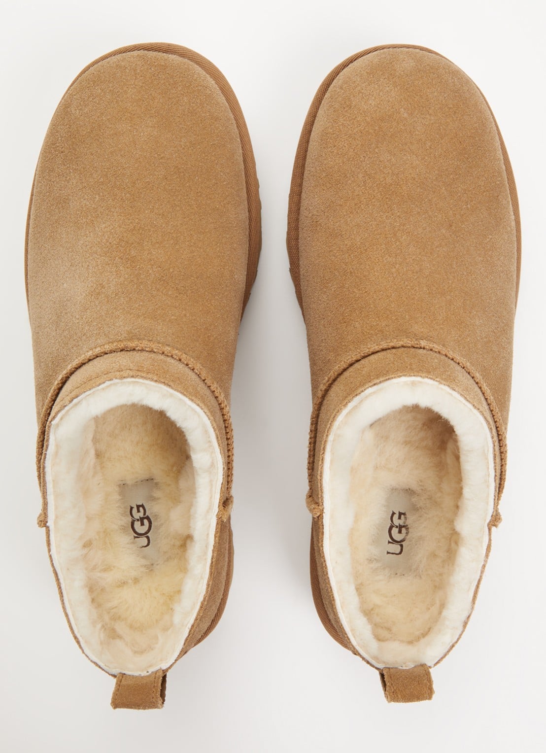 UGG Classic Micro instapper van suède - detail 3 roestbruin