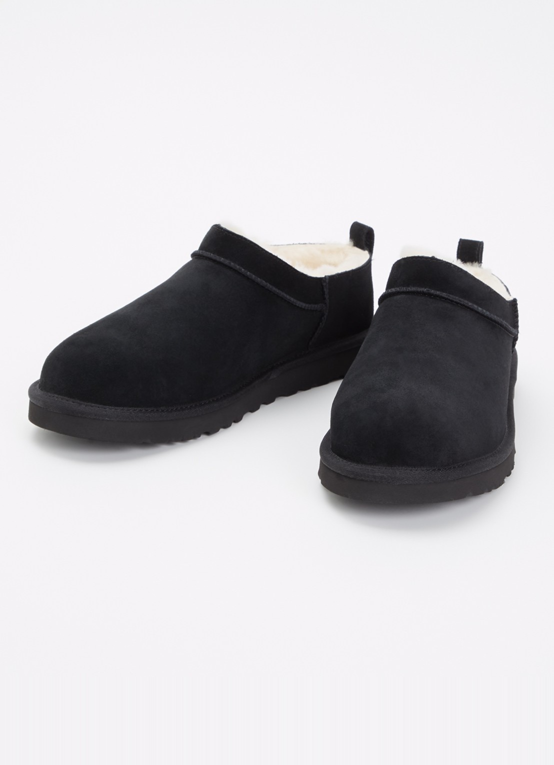 UGG Classic Micro instapper van suède - detail 2 zwart