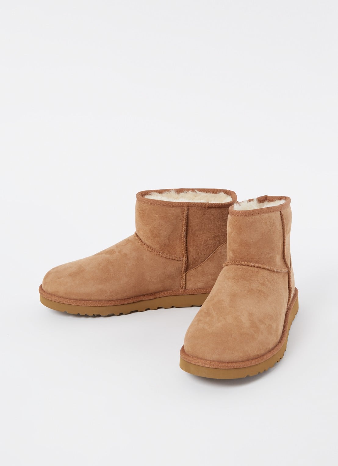 UGG Classic Mini enkellaars van suède - detail camel