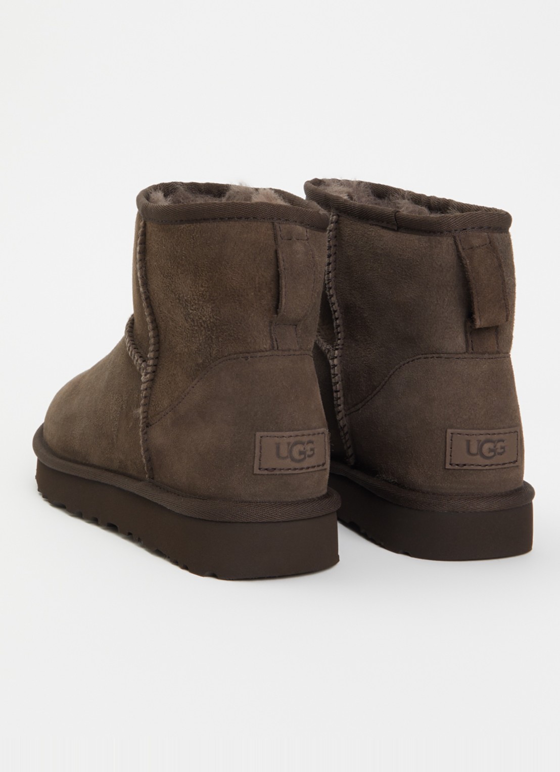 UGG Classic Mini enkellaarsje van suède - achterkant donkerbruin