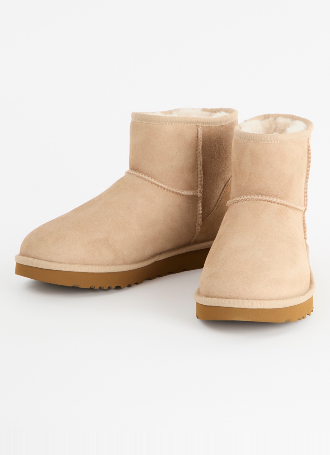 UGG Classic Mini enkellaarsje van suède - detail 3 camel