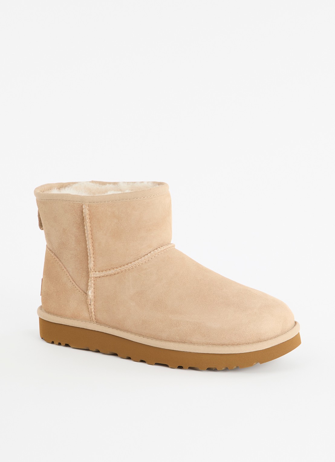UGG Classic Mini enkellaarsje van suède - voorkant camel