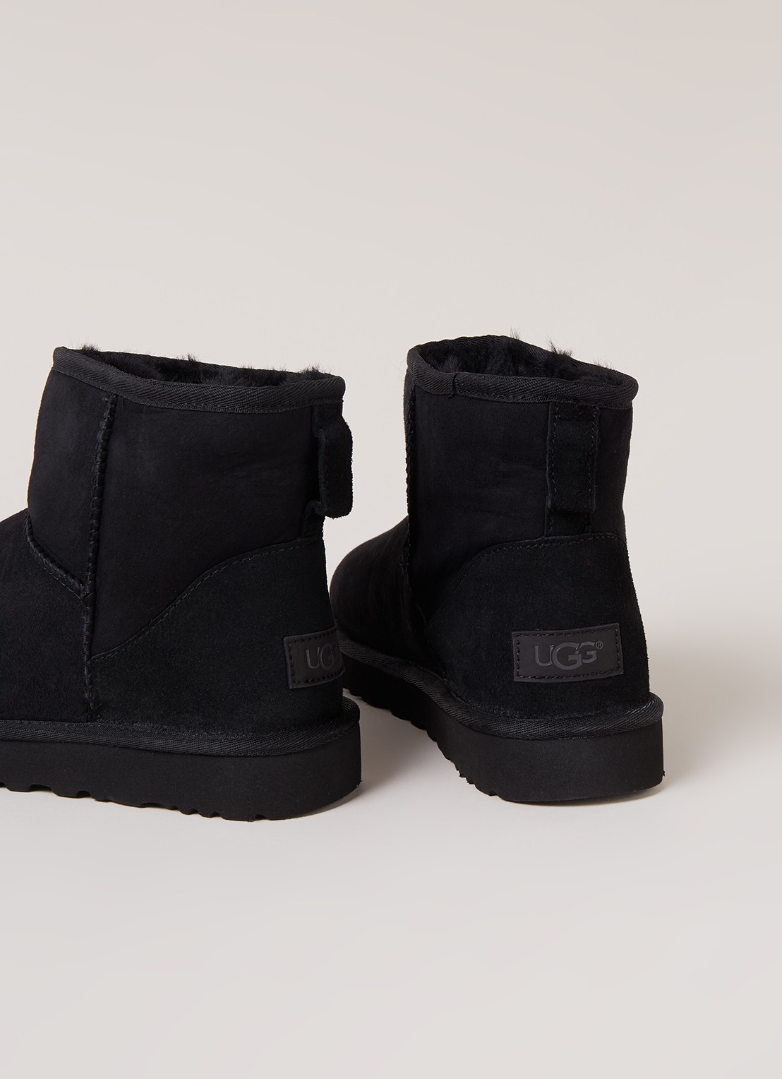 UGG Classic Mini II enkellaarsje van suède - detail 3 zwart