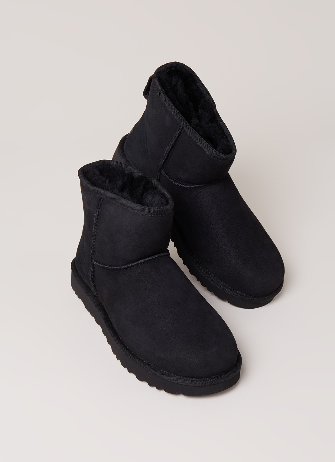 UGG Classic Mini II enkellaarsje van suède - detail 4 zwart