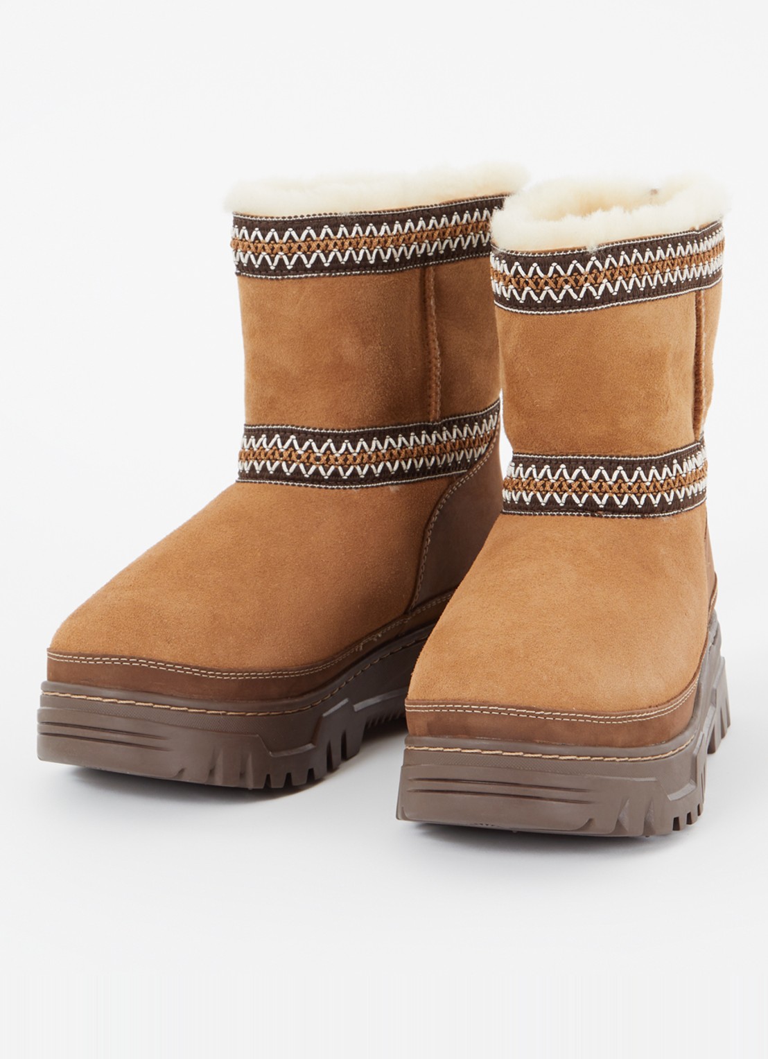 UGG Classic Mini TrailGazer enkellaarsje van suède met voering van schapenwol - detail 3 roestbruin