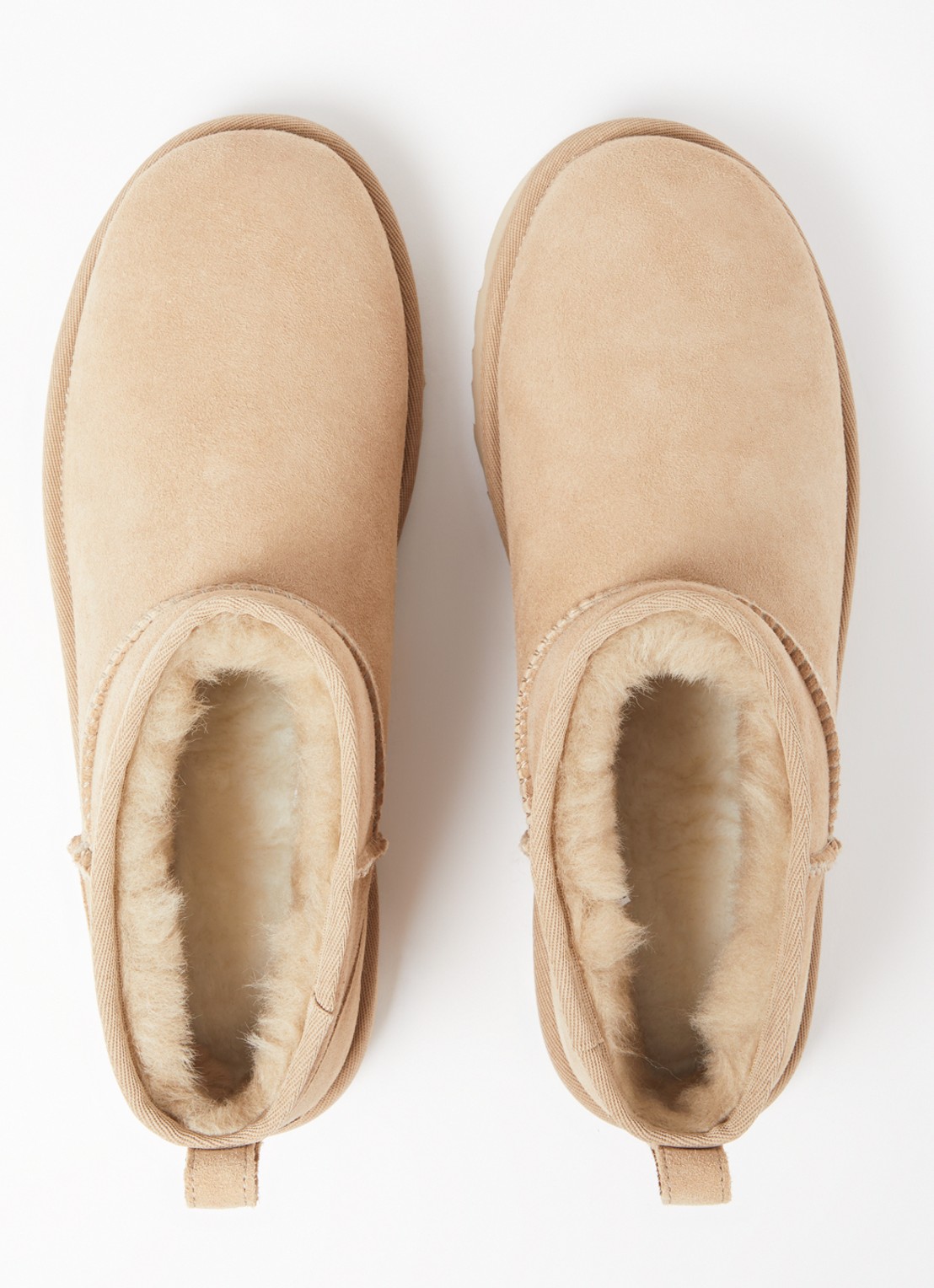 UGG Classic Ultra Mini enkellaars van suède  - detail 3 beige