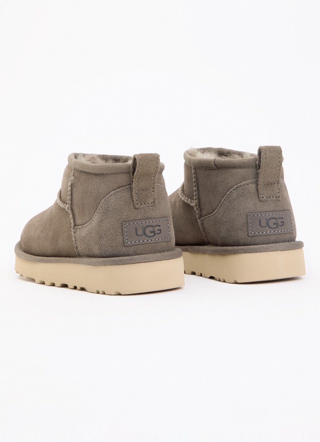 UGG Classic Ultra Mini enkellaarsje van suède - achterkant 5 taupe