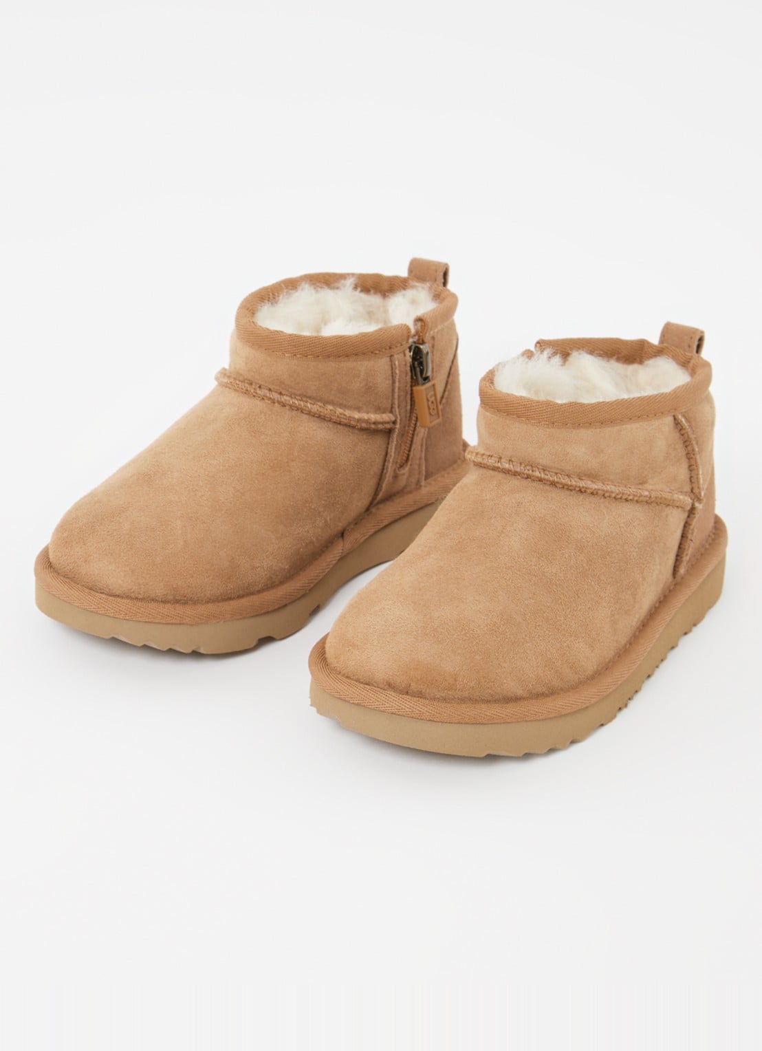 UGG Classic Ultra Mini enkellaarsje van suède - voorkant 2 camel
