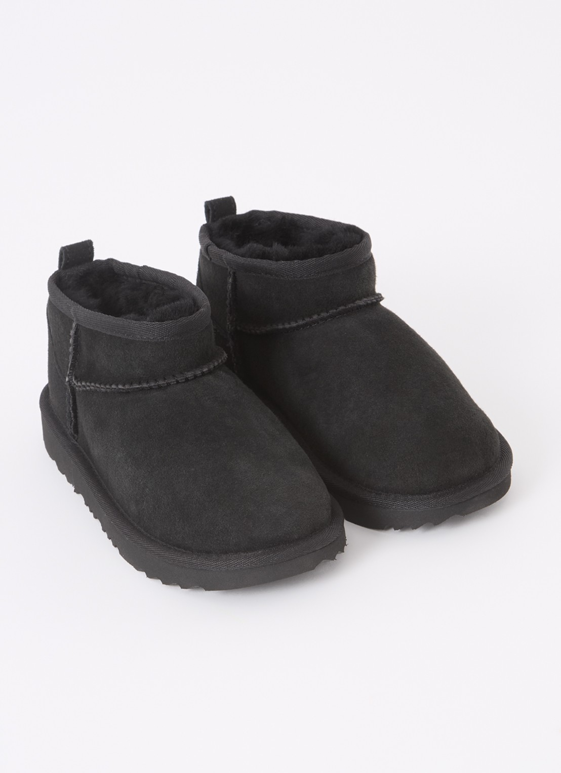 UGG Classic Ultra Mini enkellaarsje van suède - voorkant 3 zwart