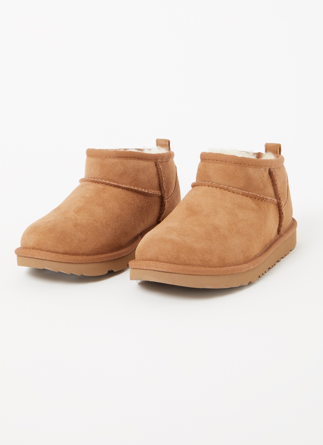 UGG Classic Ultra Mini enkellaarsje van suède - voorkant 2 camel