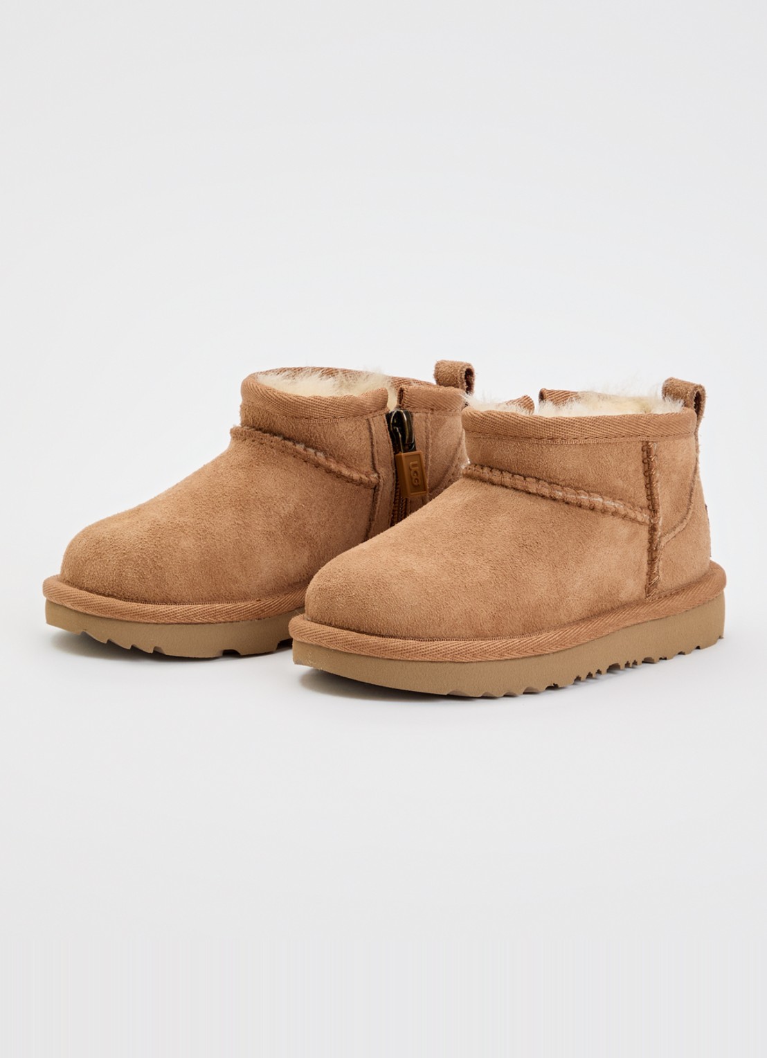 UGG Classic Ultra Mini enkellaarsje van suède - voorkant 4 bruin