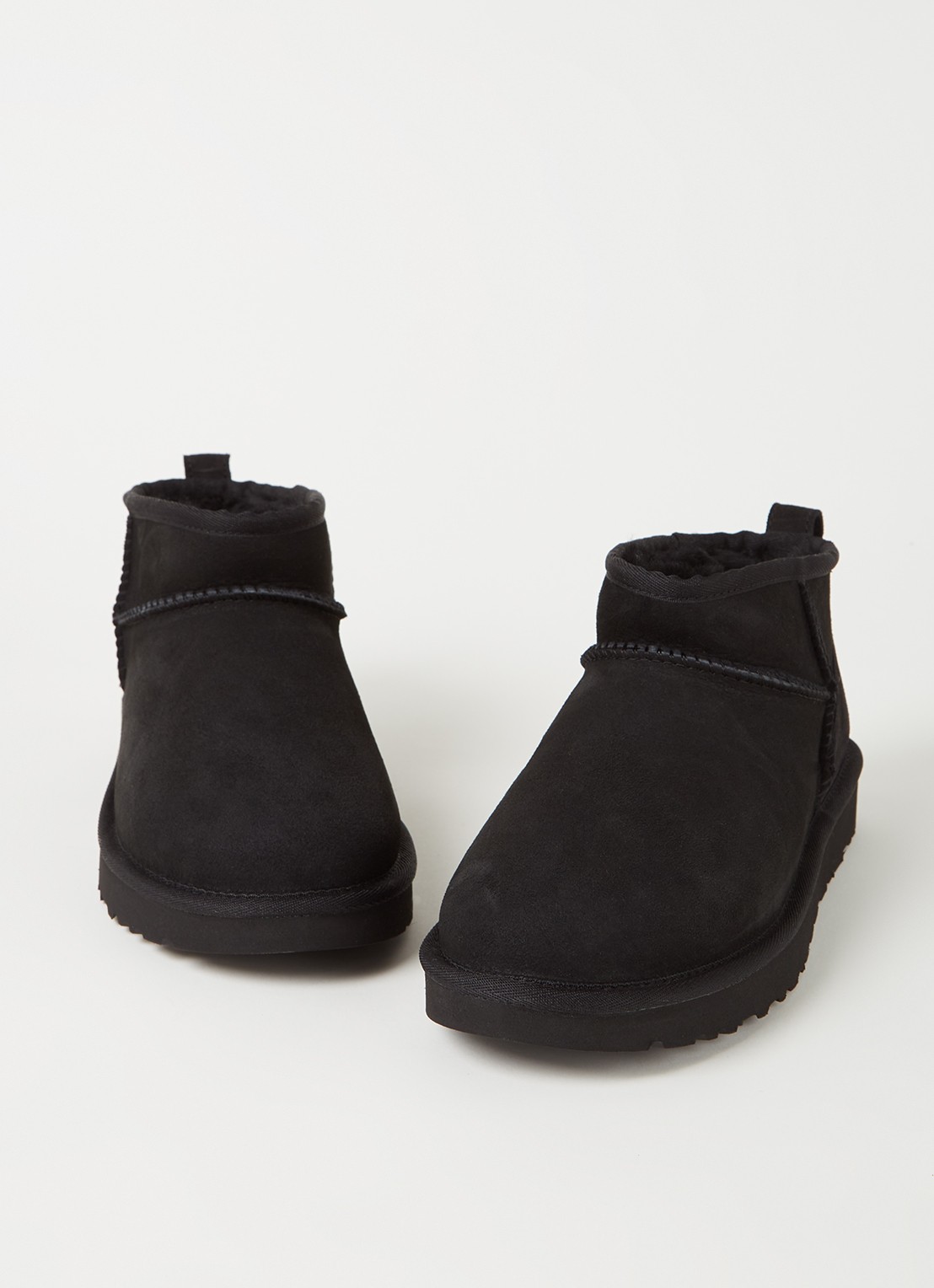 UGG Classic Ultra Mini enkellaarsje van suède - detail 3 zwart